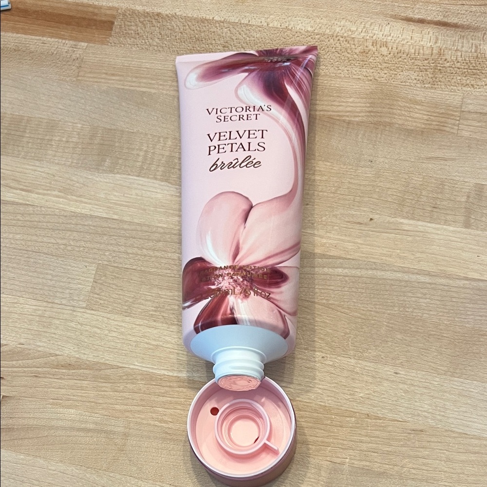 Victoria's Secret Velvet Petals Brûlée Cream